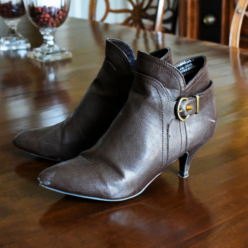 Heeled Boot in Faux Brown Leather with Gold Detail